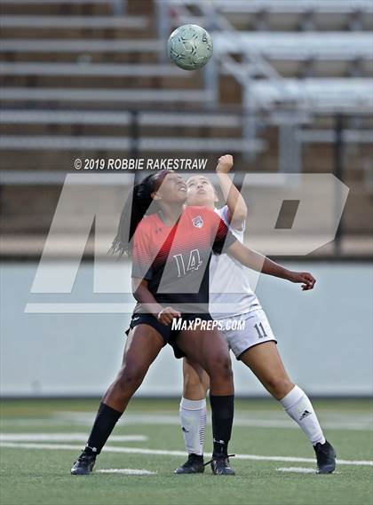 Thumbnail 2 in Melissa vs. Paris (UIL 4A Region II Semi-Final) photogallery.