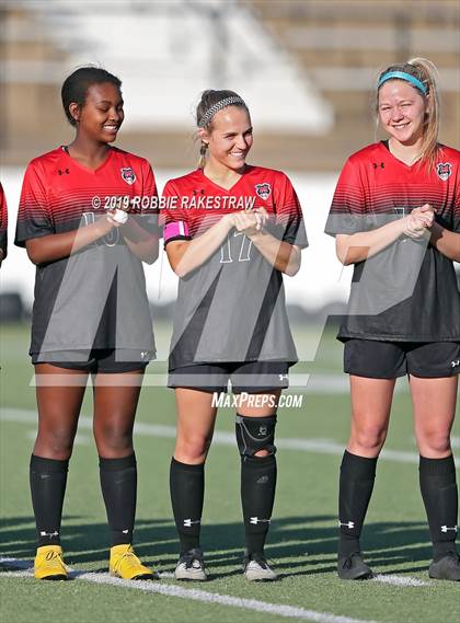 Thumbnail 1 in Melissa vs. Paris (UIL 4A Region II Semi-Final) photogallery.