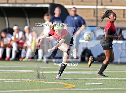 Thumbnail 2 in Melissa vs. Paris (UIL 4A Region II Semi-Final) photogallery.