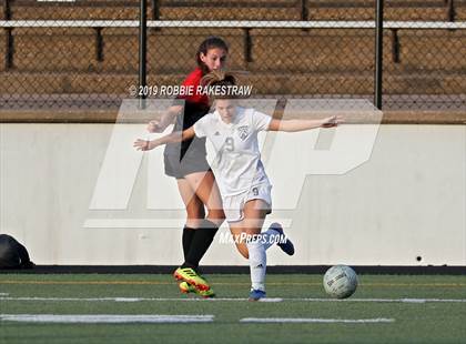 Thumbnail 2 in Melissa vs. Paris (UIL 4A Region II Semi-Final) photogallery.