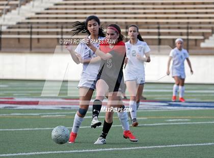 Thumbnail 1 in Melissa vs. Paris (UIL 4A Region II Semi-Final) photogallery.