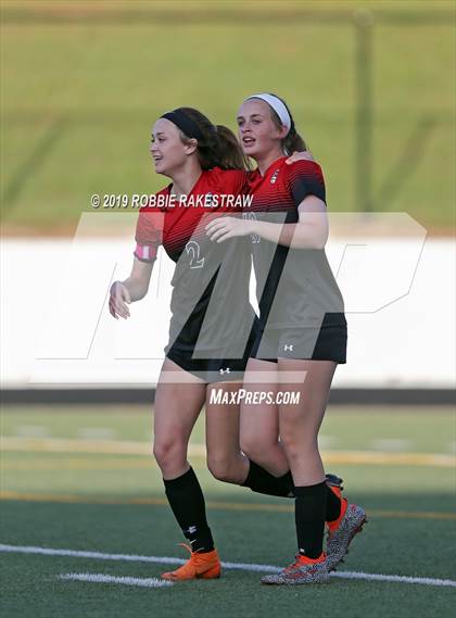 Thumbnail 2 in Melissa vs. Paris (UIL 4A Region II Semi-Final) photogallery.