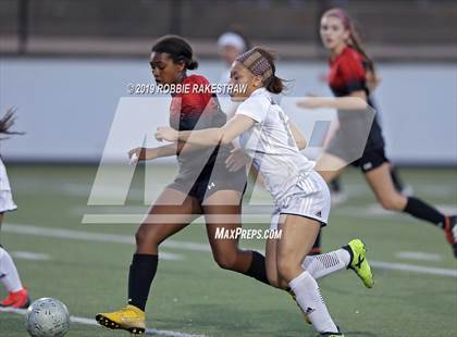 Thumbnail 2 in Melissa vs. Paris (UIL 4A Region II Semi-Final) photogallery.
