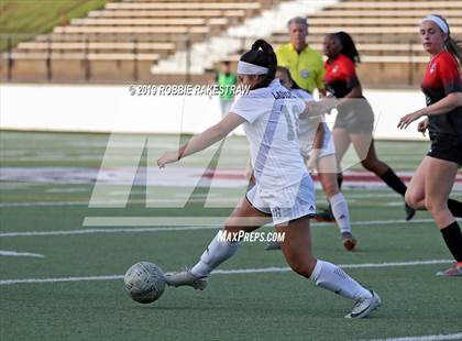 Thumbnail 2 in Melissa vs. Paris (UIL 4A Region II Semi-Final) photogallery.