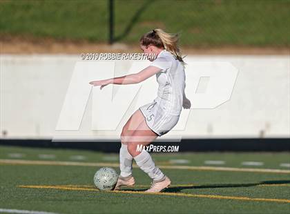Thumbnail 3 in Melissa vs. Paris (UIL 4A Region II Semi-Final) photogallery.