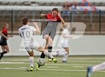 Thumbnail 2 in Melissa vs. Paris (UIL 4A Region II Semi-Final) photogallery.