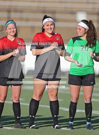 Thumbnail 2 in Melissa vs. Paris (UIL 4A Region II Semi-Final) photogallery.