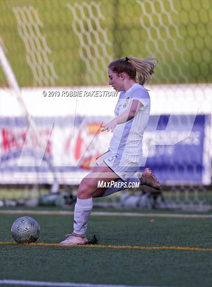 Thumbnail 1 in Melissa vs. Paris (UIL 4A Region II Semi-Final) photogallery.