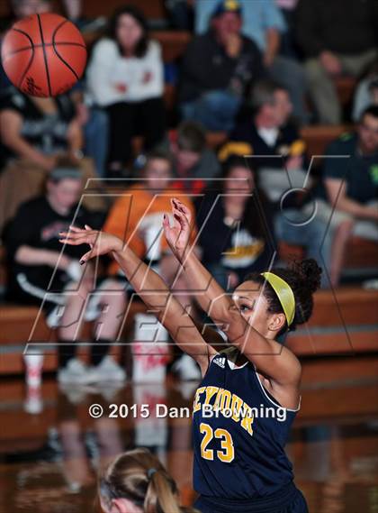 Thumbnail 3 in Seymour @ South-Doyle (TSSAA D2-AAA Quarterfinals) photogallery.