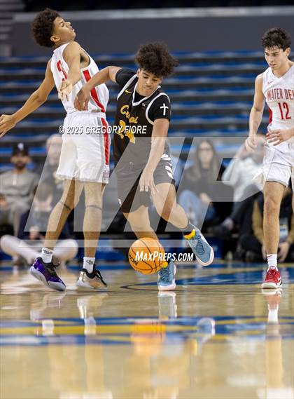 Thumbnail 1 in Crespi vs. Mater Dei photogallery.