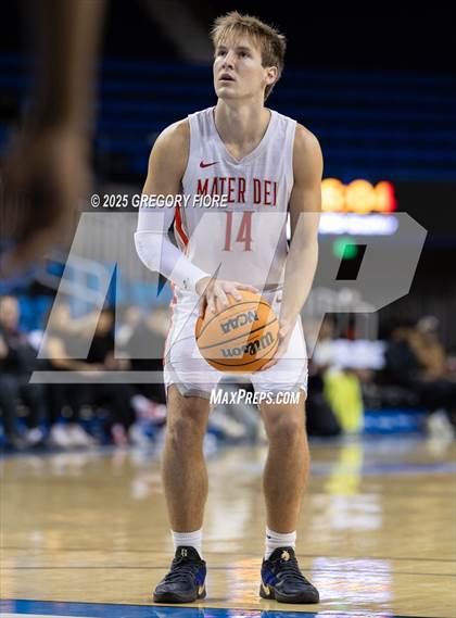 Thumbnail 2 in Crespi vs. Mater Dei photogallery.