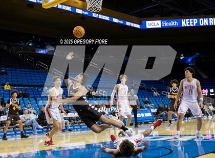 Thumbnail 2 in Crespi vs. Mater Dei photogallery.