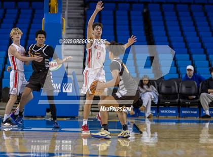 Thumbnail 3 in Crespi vs. Mater Dei photogallery.