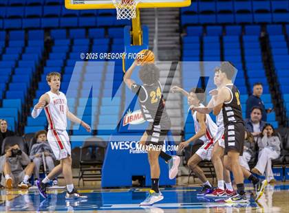 Thumbnail 2 in Crespi vs. Mater Dei photogallery.