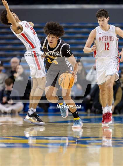 Thumbnail 2 in Crespi vs. Mater Dei photogallery.