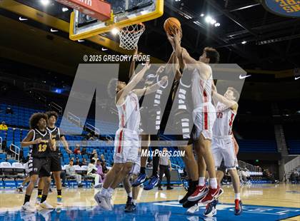 Thumbnail 2 in Crespi vs. Mater Dei photogallery.