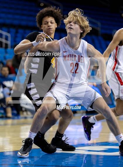 Thumbnail 2 in Crespi vs. Mater Dei photogallery.