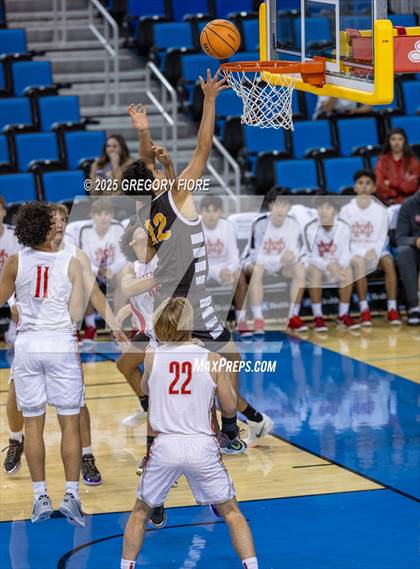 Thumbnail 1 in Crespi vs. Mater Dei photogallery.