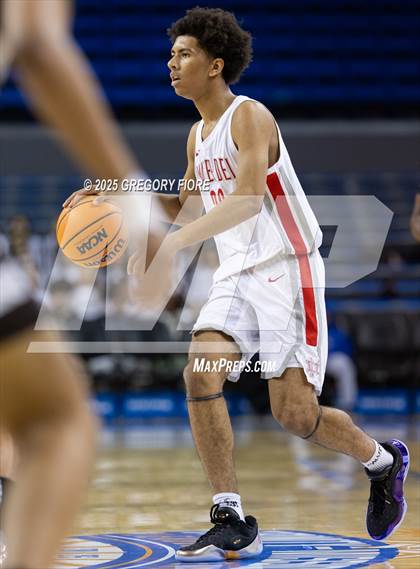Thumbnail 3 in Crespi vs. Mater Dei photogallery.
