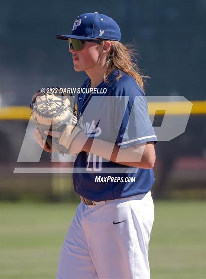 Thumbnail 2 in Piedra Vista vs. Green Mountain (Coach Bob Invitational) photogallery.