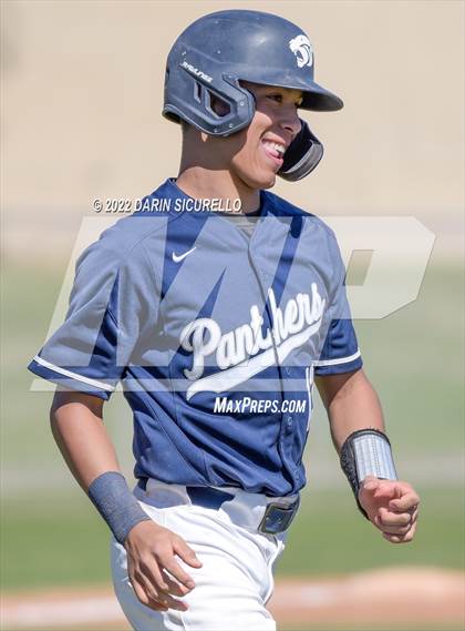 Thumbnail 2 in Piedra Vista vs. Green Mountain (Coach Bob Invitational) photogallery.