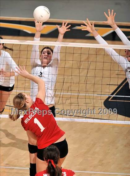 Thumbnail 2 in Archbishop Mitty vs. Redlands East Valley (CIF State D2 Final) photogallery.