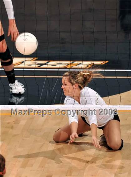 Thumbnail 3 in Archbishop Mitty vs. Redlands East Valley (CIF State D2 Final) photogallery.