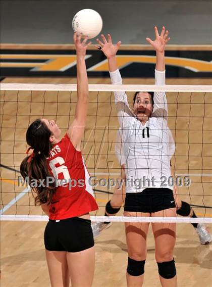 Thumbnail 3 in Archbishop Mitty vs. Redlands East Valley (CIF State D2 Final) photogallery.