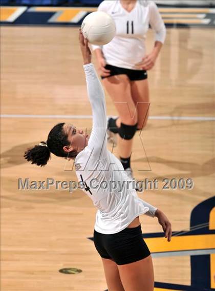 Thumbnail 3 in Archbishop Mitty vs. Redlands East Valley (CIF State D2 Final) photogallery.