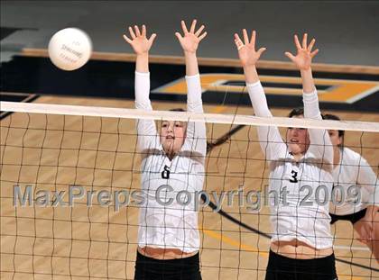 Thumbnail 3 in Archbishop Mitty vs. Redlands East Valley (CIF State D2 Final) photogallery.