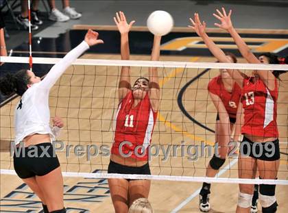 Thumbnail 3 in Archbishop Mitty vs. Redlands East Valley (CIF State D2 Final) photogallery.