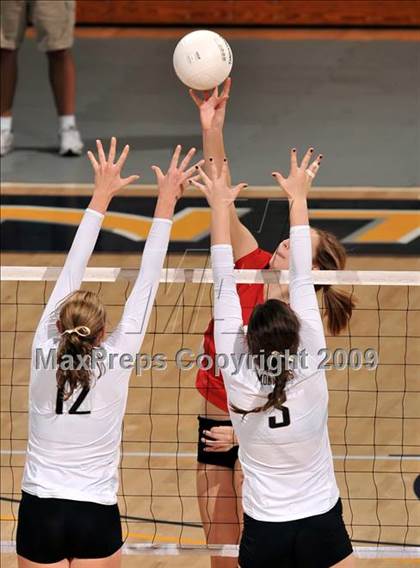 Thumbnail 3 in Archbishop Mitty vs. Redlands East Valley (CIF State D2 Final) photogallery.