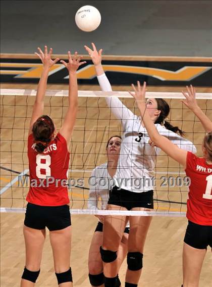 Thumbnail 2 in Archbishop Mitty vs. Redlands East Valley (CIF State D2 Final) photogallery.