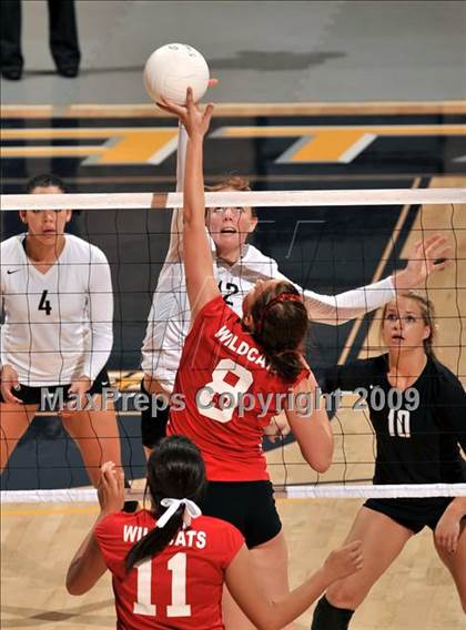 Thumbnail 2 in Archbishop Mitty vs. Redlands East Valley (CIF State D2 Final) photogallery.