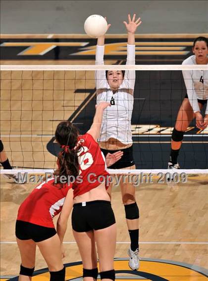 Thumbnail 3 in Archbishop Mitty vs. Redlands East Valley (CIF State D2 Final) photogallery.
