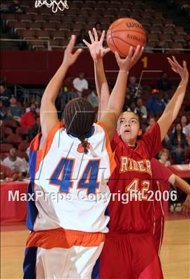 Thumbnail 1 in Roosevelt vs. L.A. University (LA City Invitational Division) photogallery.