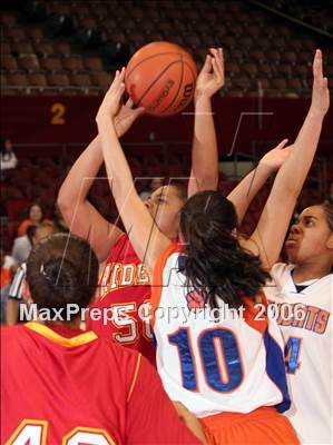 Thumbnail 1 in Roosevelt vs. L.A. University (LA City Invitational Division) photogallery.