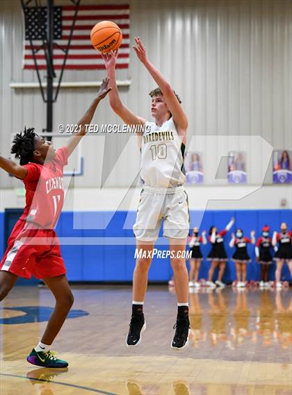 Thumbnail 2 in  Clarendon vs Wonderview (AAA 1A Semi Final Regional) photogallery.