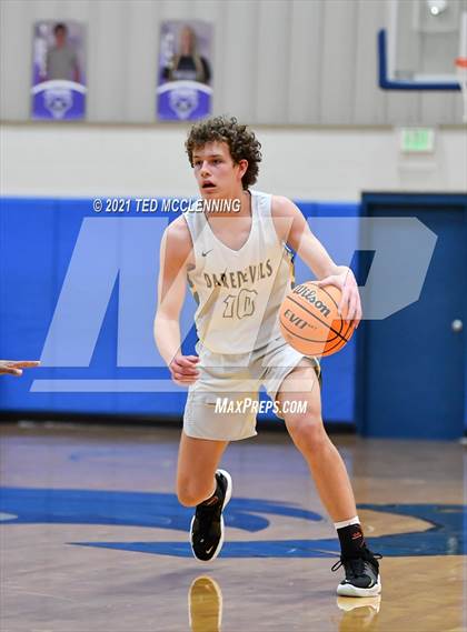 Thumbnail 2 in  Clarendon vs Wonderview (AAA 1A Semi Final Regional) photogallery.