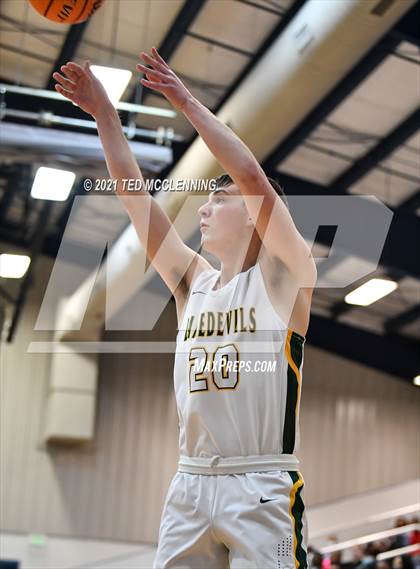 Thumbnail 1 in  Clarendon vs Wonderview (AAA 1A Semi Final Regional) photogallery.