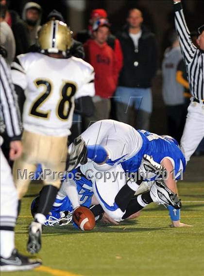 Thumbnail 1 in Darien vs Trumbull (FCIAC Final) photogallery.