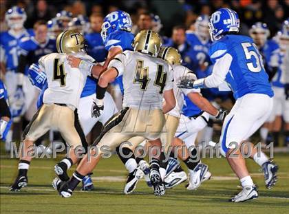 Thumbnail 3 in Darien vs Trumbull (FCIAC Final) photogallery.