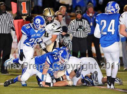 Thumbnail 2 in Darien vs Trumbull (FCIAC Final) photogallery.