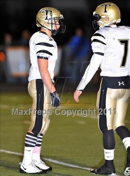 Thumbnail 2 in Darien vs Trumbull (FCIAC Final) photogallery.