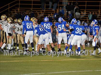 Thumbnail 3 in Darien vs Trumbull (FCIAC Final) photogallery.