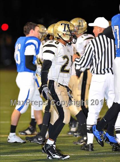 Thumbnail 3 in Darien vs Trumbull (FCIAC Final) photogallery.