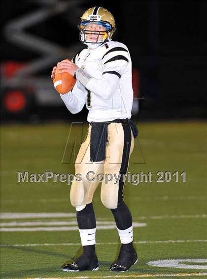 Thumbnail 2 in Darien vs Trumbull (FCIAC Final) photogallery.