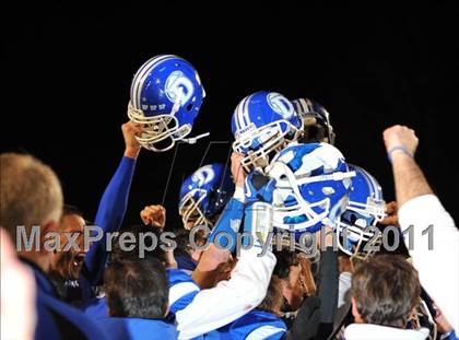 Thumbnail 2 in Darien vs Trumbull (FCIAC Final) photogallery.