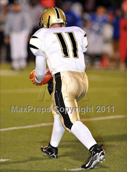 Thumbnail 3 in Darien vs Trumbull (FCIAC Final) photogallery.