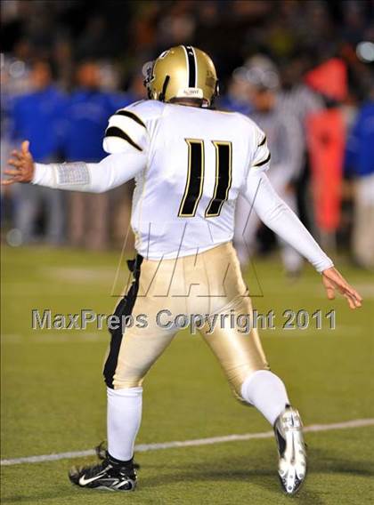 Thumbnail 2 in Darien vs Trumbull (FCIAC Final) photogallery.
